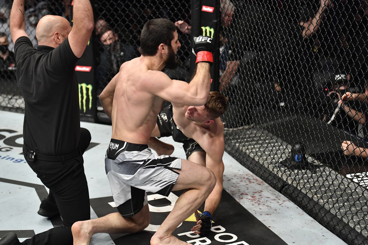 Watch: Islam Makhachev Almost Breaks Dan Hooker's Arm with a Submission at  UFC 267 - Sportsmanor